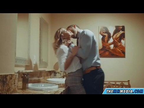 ❤️ 当一个胸大无脑的金发女郎在公共厕所里勾引你时 ❤️ Quality sex﹏﹏